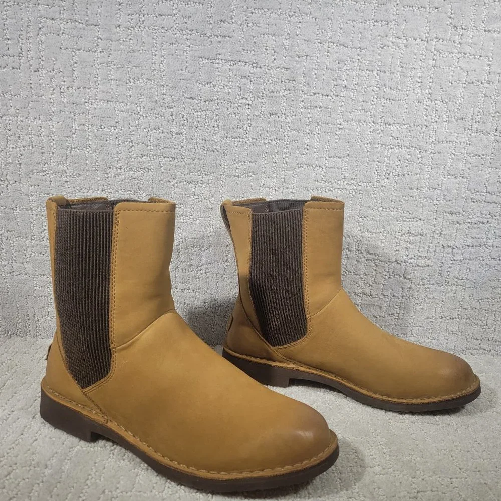 UGG Larra Womens Size 10.5 Chestnut Water Resistant Nubuck Leather Chelsea Boots